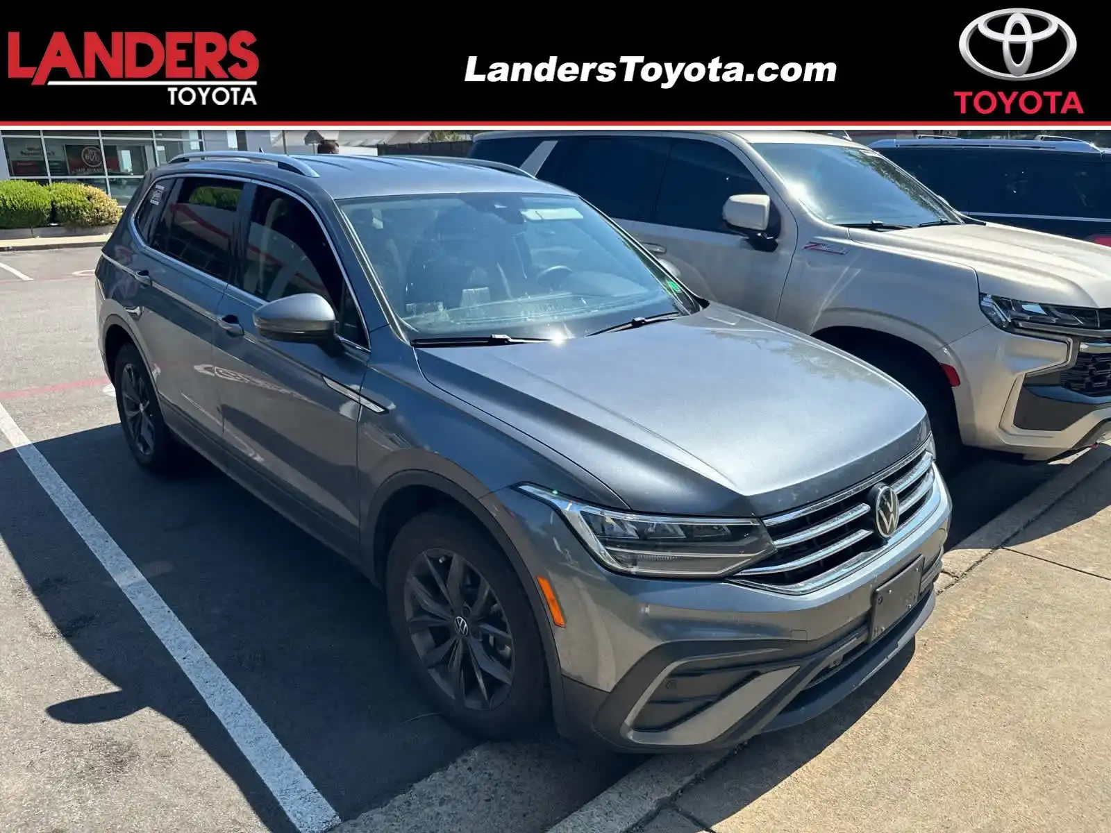 2022 Volkswagen Tiguan 2.0T SE 4Motion's photo