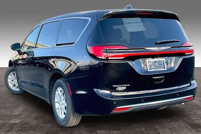 2026 Chrysler Pacifica Select photo 3