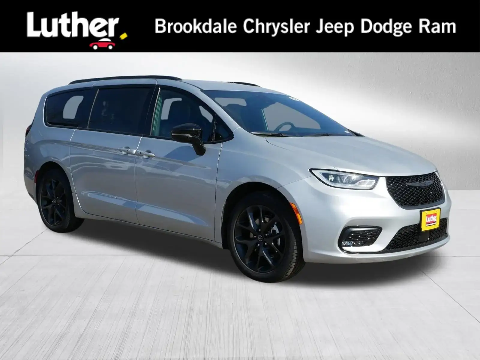 2026 Chrysler Pacifica Select photo 1