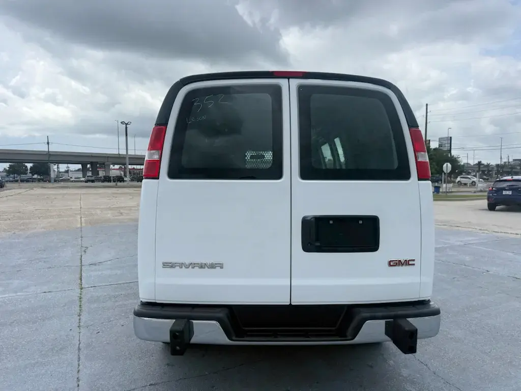 2024 GMC Savana 2500 photo 4
