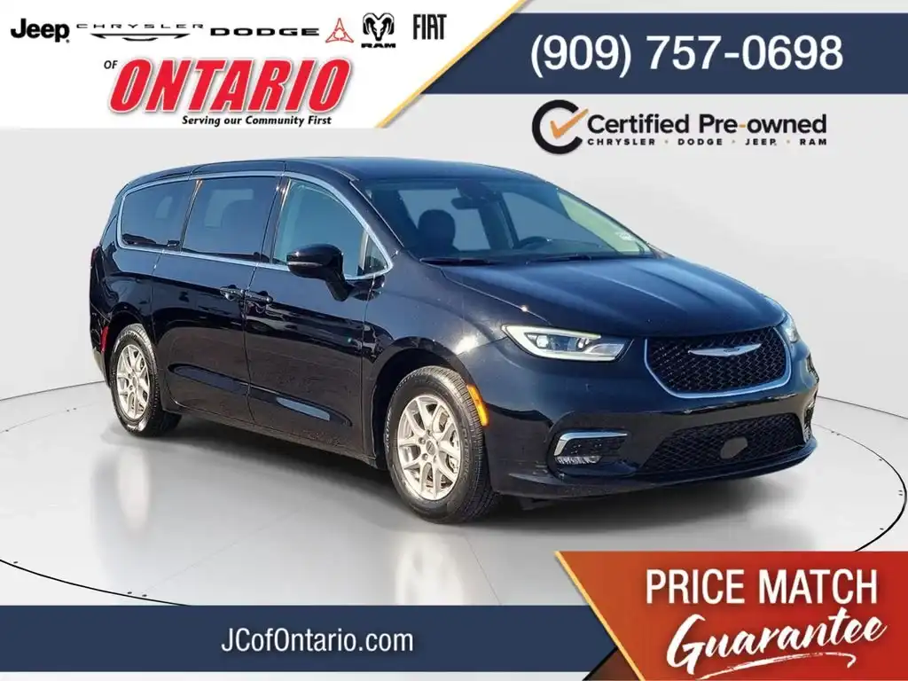 2024 Chrysler Pacifica Touring L's photo