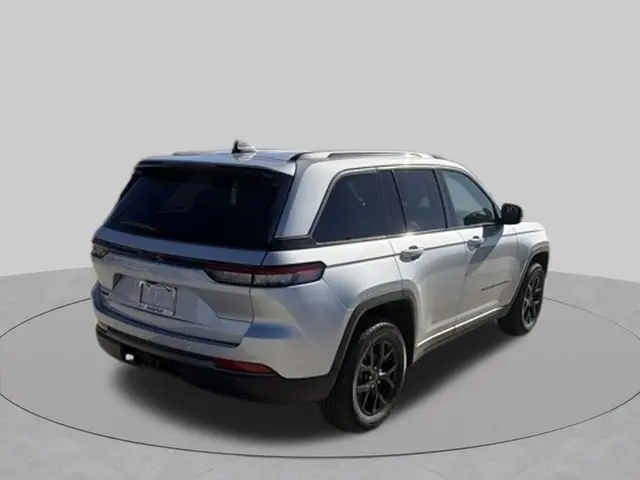 2026 Jeep Grand Cherokee Laredo Altitude 4WD photo 3