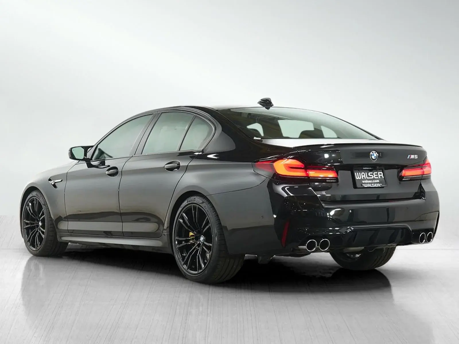 2023 BMW M5 Base photo 3
