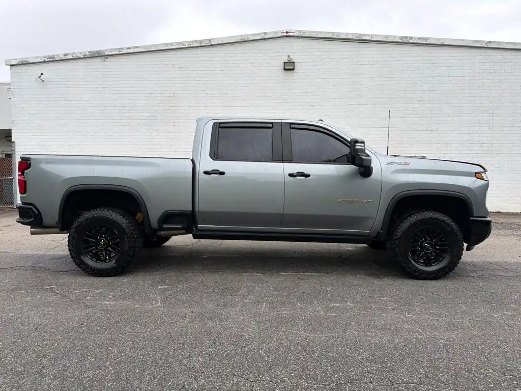 2026 Chevrolet Silverado HD ZR2 4WD Crew Cab Standard Box's photo