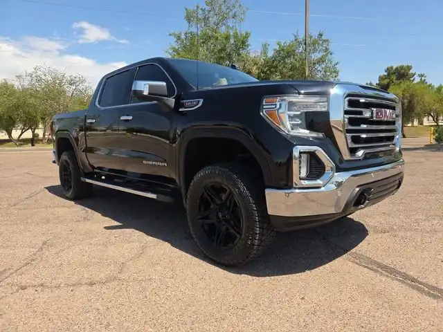2020 GMC Sierra SLT 4WD Crew Cab Short Box's photo