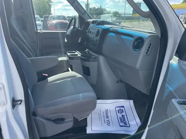 2011 Ford E-Series E-350 XLT Super Duty photo 5