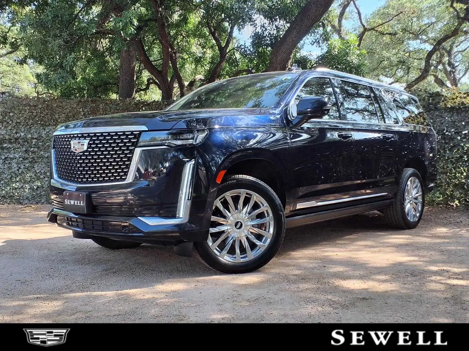2023 Cadillac Escalade ESV 4WD Premium Luxury's photo