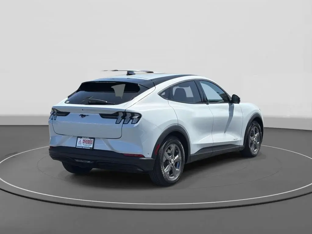 2023 Ford Mustang-Mach-e Select photo 5