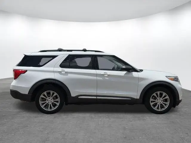 2020 Ford Explorer XLT 4WD photo 3