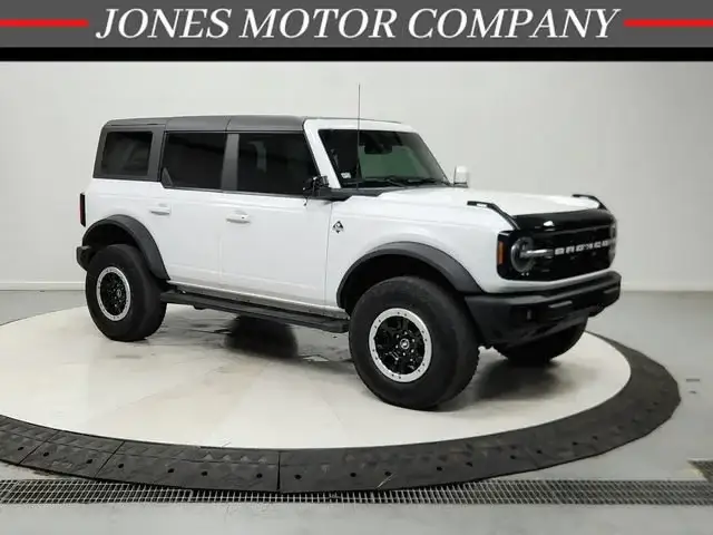 2023 Ford Bronco Outer Banks 4x4 photo 1