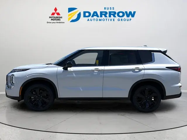 2026 Mitsubishi Outlander LE S-AWC photo 3
