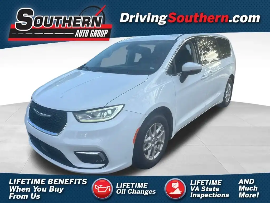 2023 Chrysler Pacifica Touring L's photo