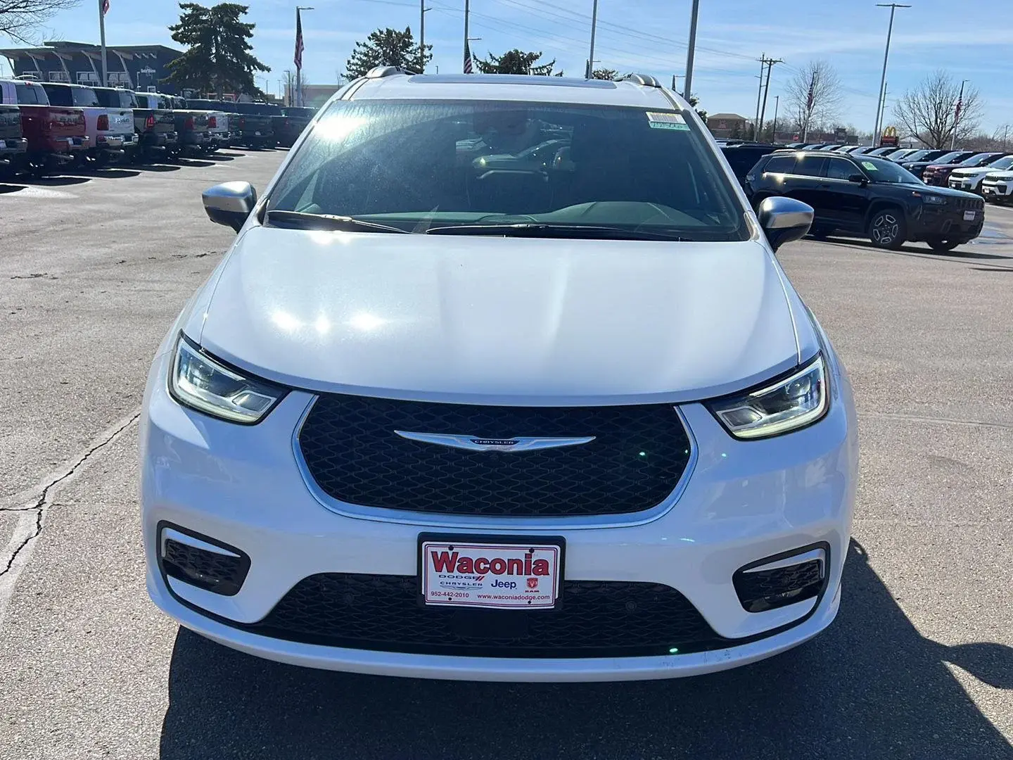 2026 Chrysler Pacifica Pinnacle AWD photo 3
