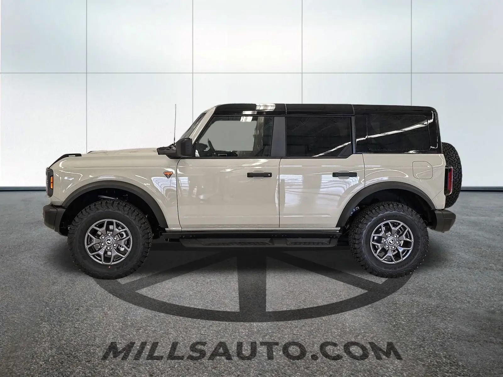 2025 Ford Bronco Badlands 4WD photo 3