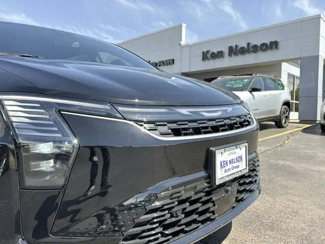 2027 Chrysler Pacifica Select AWD photo 4