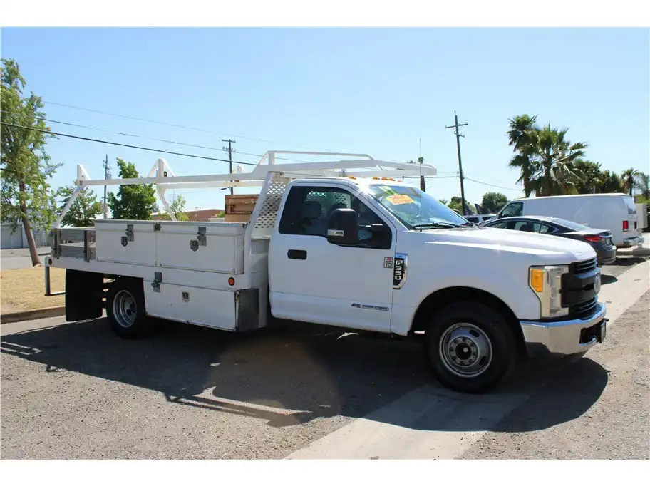 2017 Ford F-350 XL Regular Cab DRW 145 in's photo