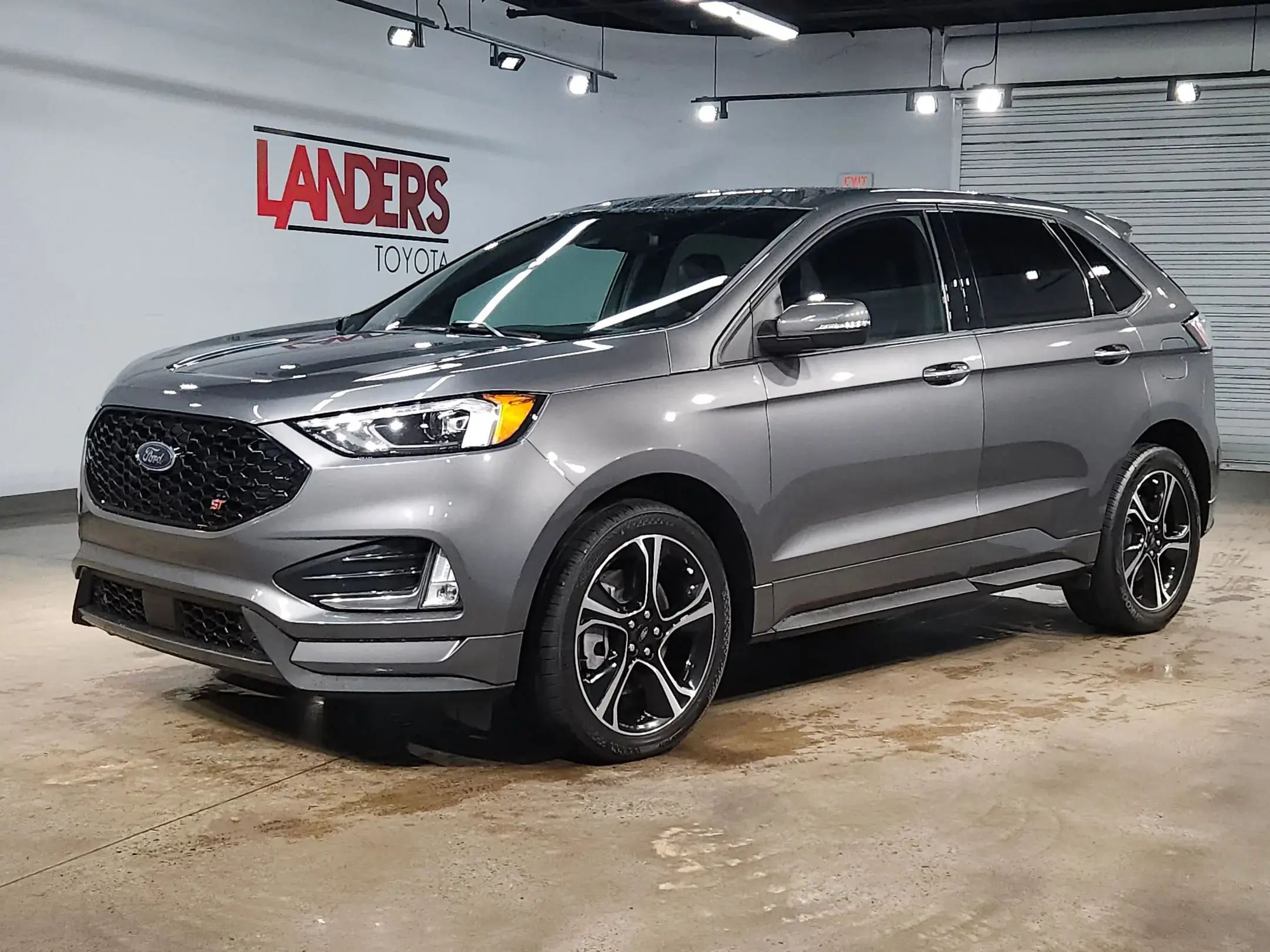 2023 Ford Edge ST AWD photo 3