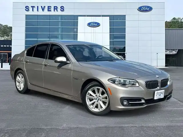2015 BMW 5 Series 528i xDrive Sedan's photo