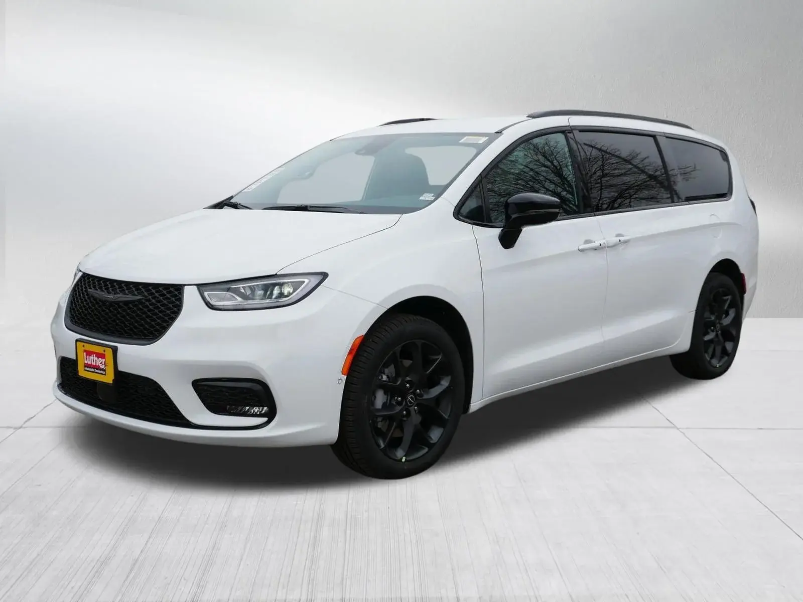 2026 Chrysler Pacifica Select AWD photo 3