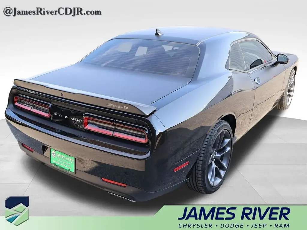 2023 Dodge Challenger R/T photo 5