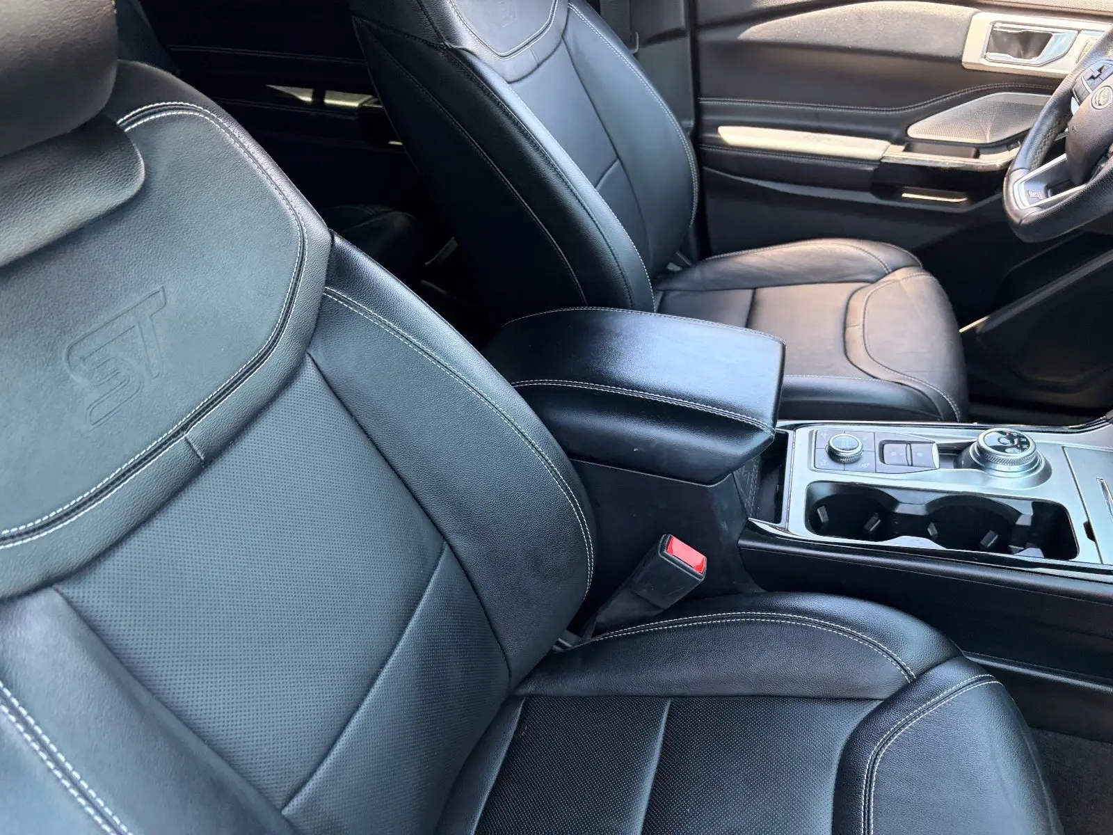 2021 Ford Explorer ST 4WD photo 4