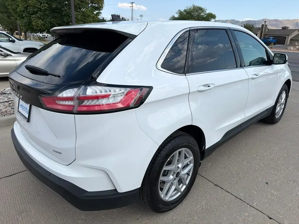2024 Ford Edge SEL AWD photo 3