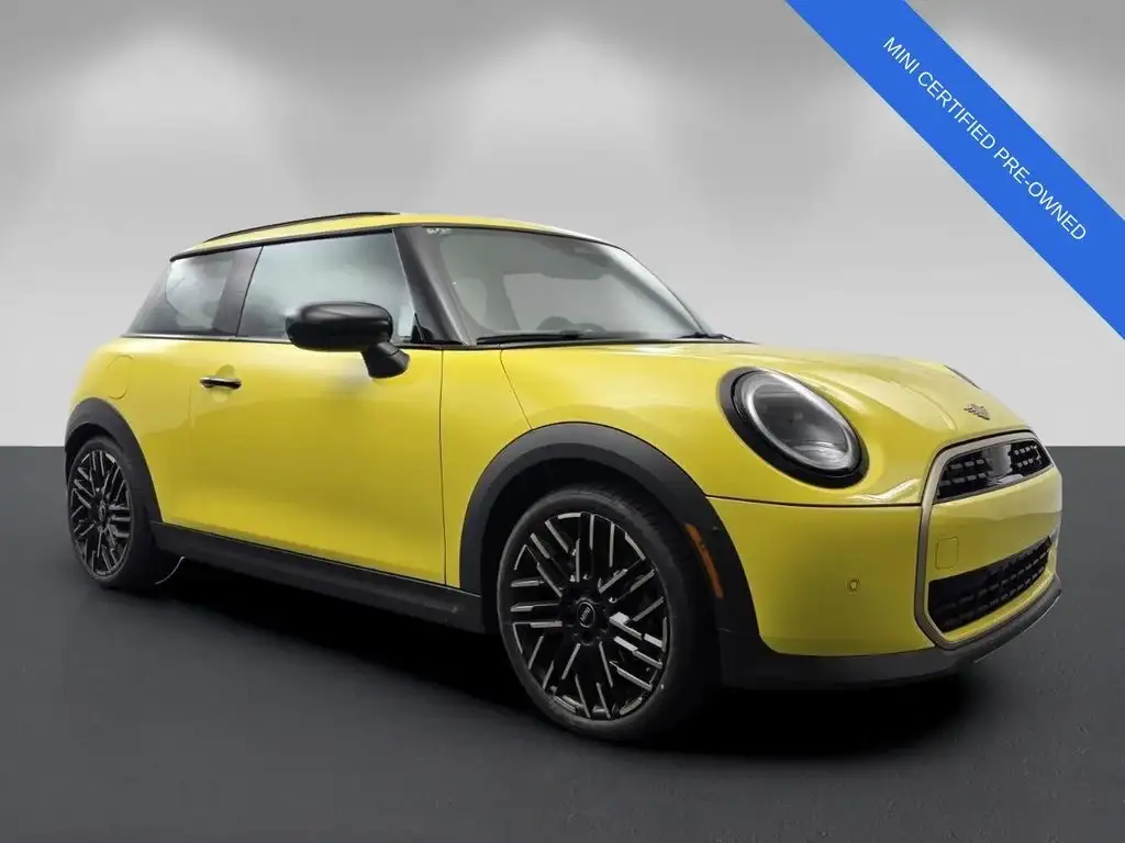 2025 MINI Hardtop Cooper S Signature's photo