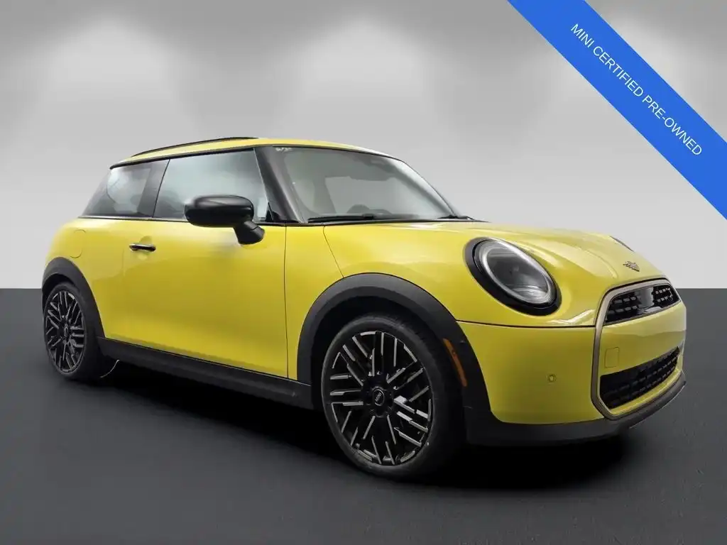2025 MINI Hardtop Cooper S Signature's photo