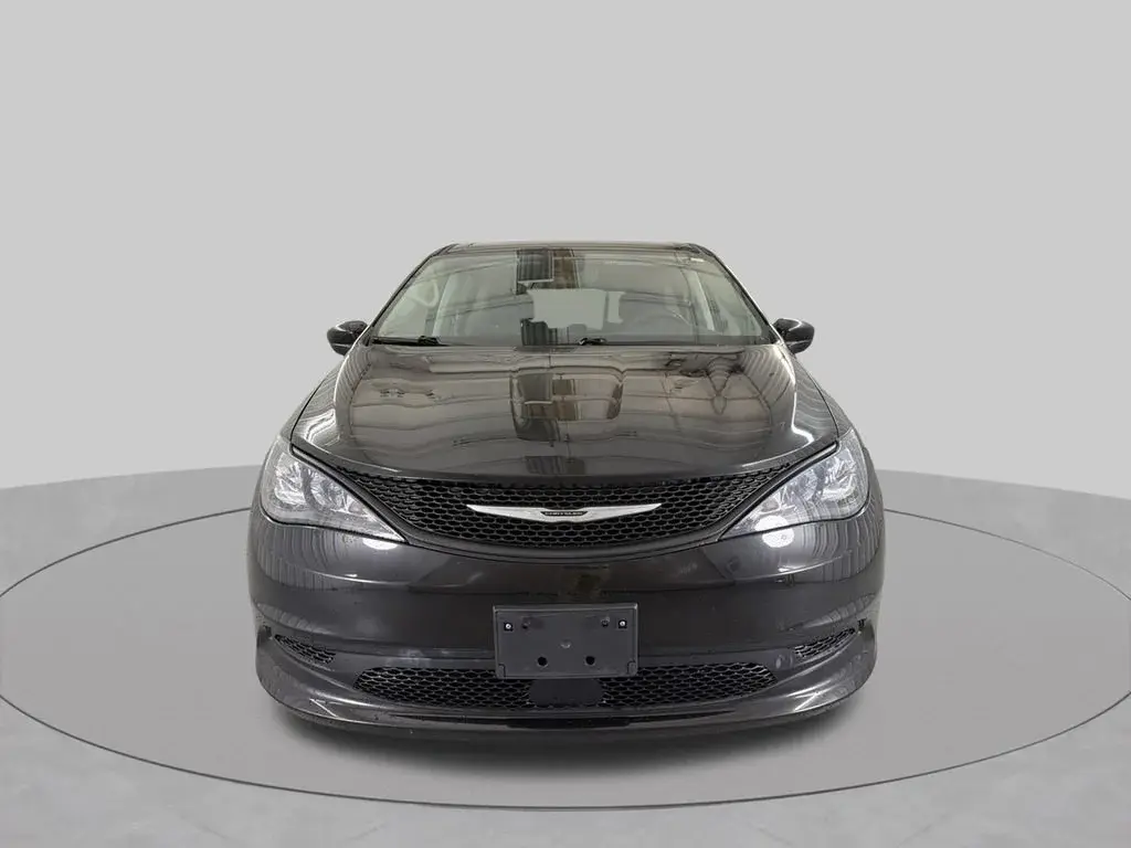 2023 Chrysler Voyager LX photo 4