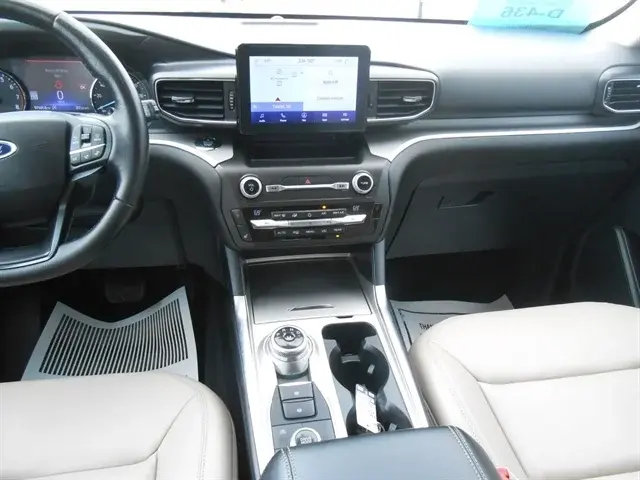 2020 Ford Explorer XLT 4WD photo 4