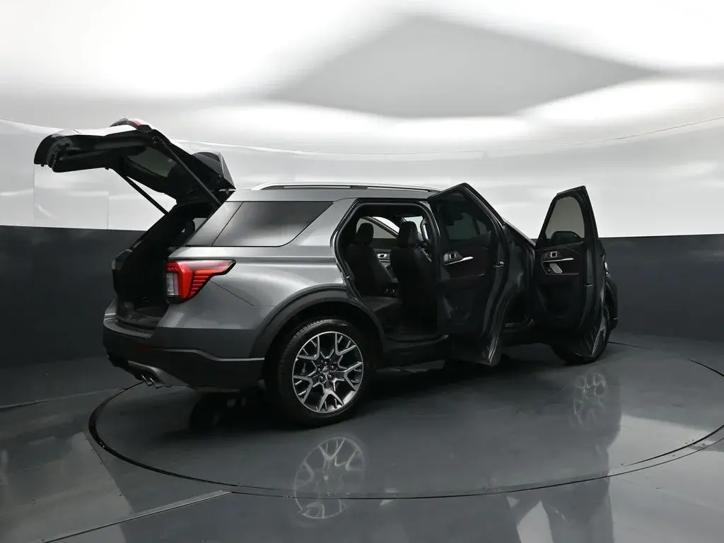 2025 Ford Explorer Platinum 4WD (PL535) photo 5