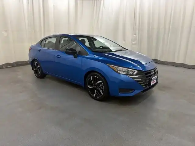 2023 Nissan Versa 1.6 SR CVT's photo