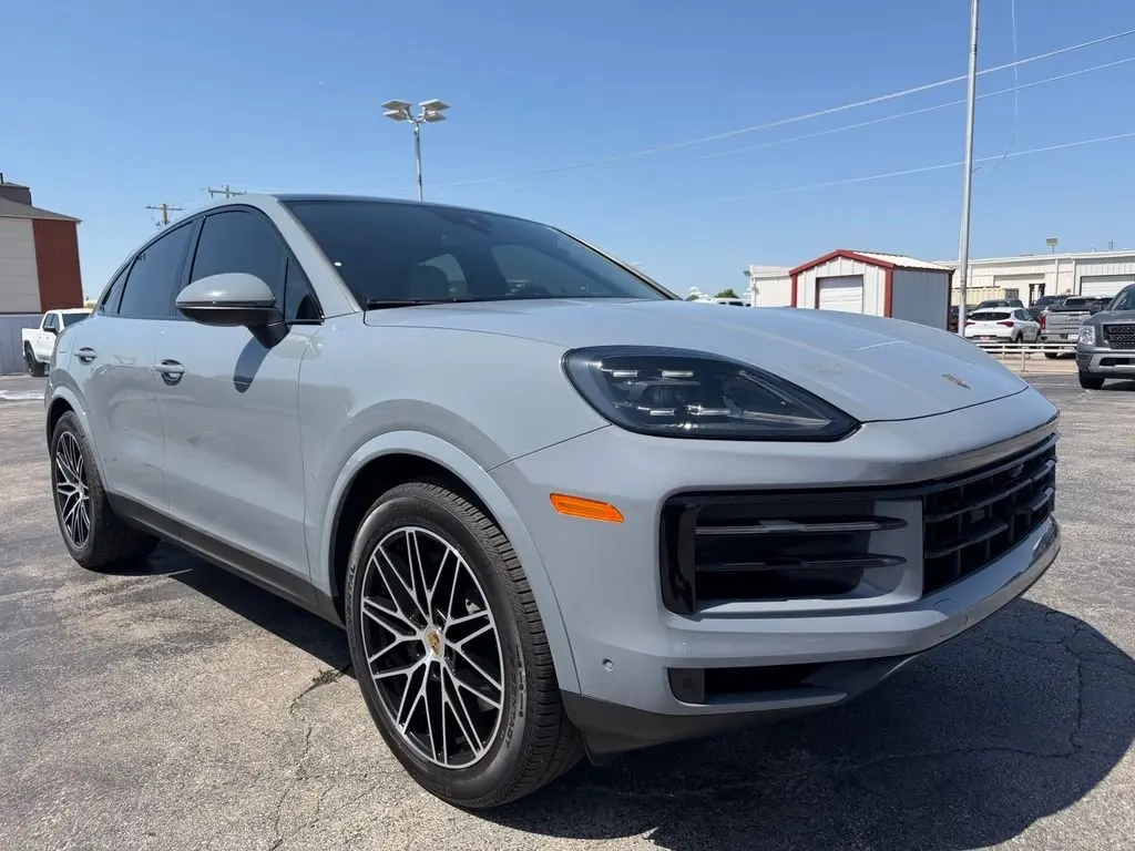 2024 Porsche Cayenne Base photo 4