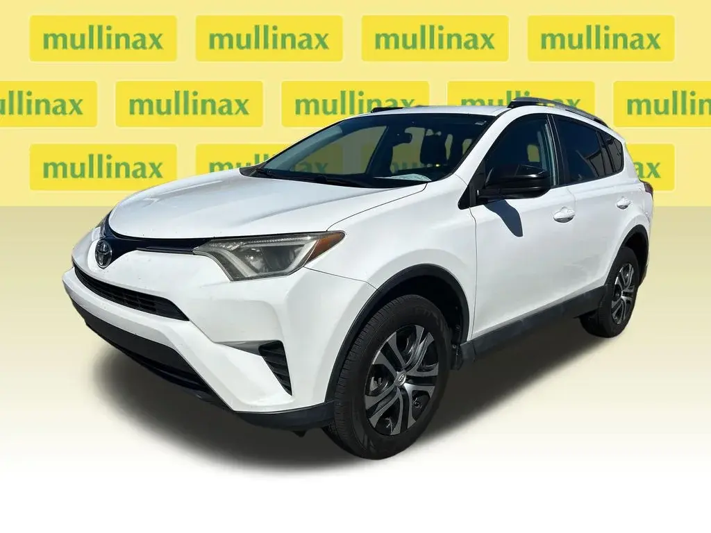 2016 Toyota RAV4 LE photo 4
