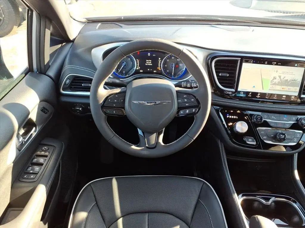 2026 Chrysler Pacifica Limited photo 5