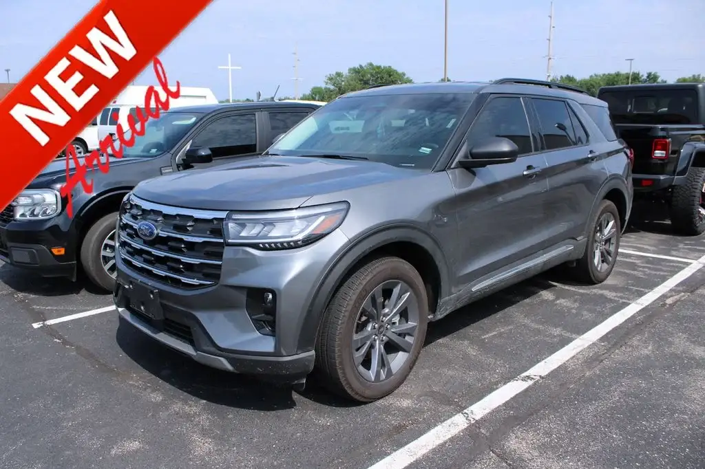 2025 Ford Explorer Active 4WD (PL535) photo 1
