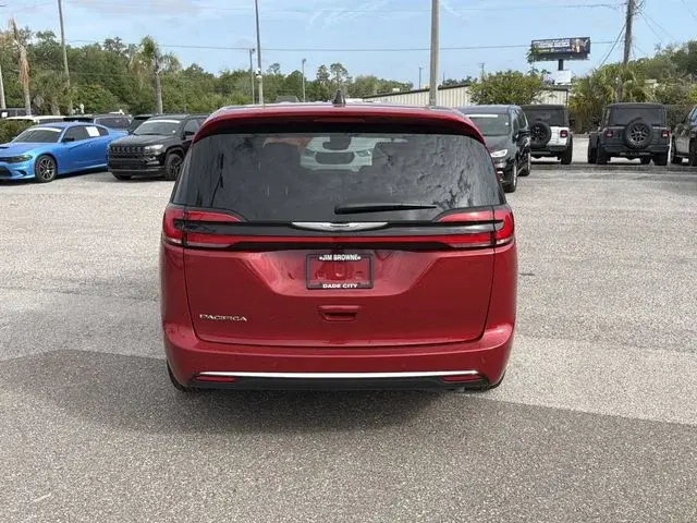 2026 Chrysler Pacifica Select photo 5
