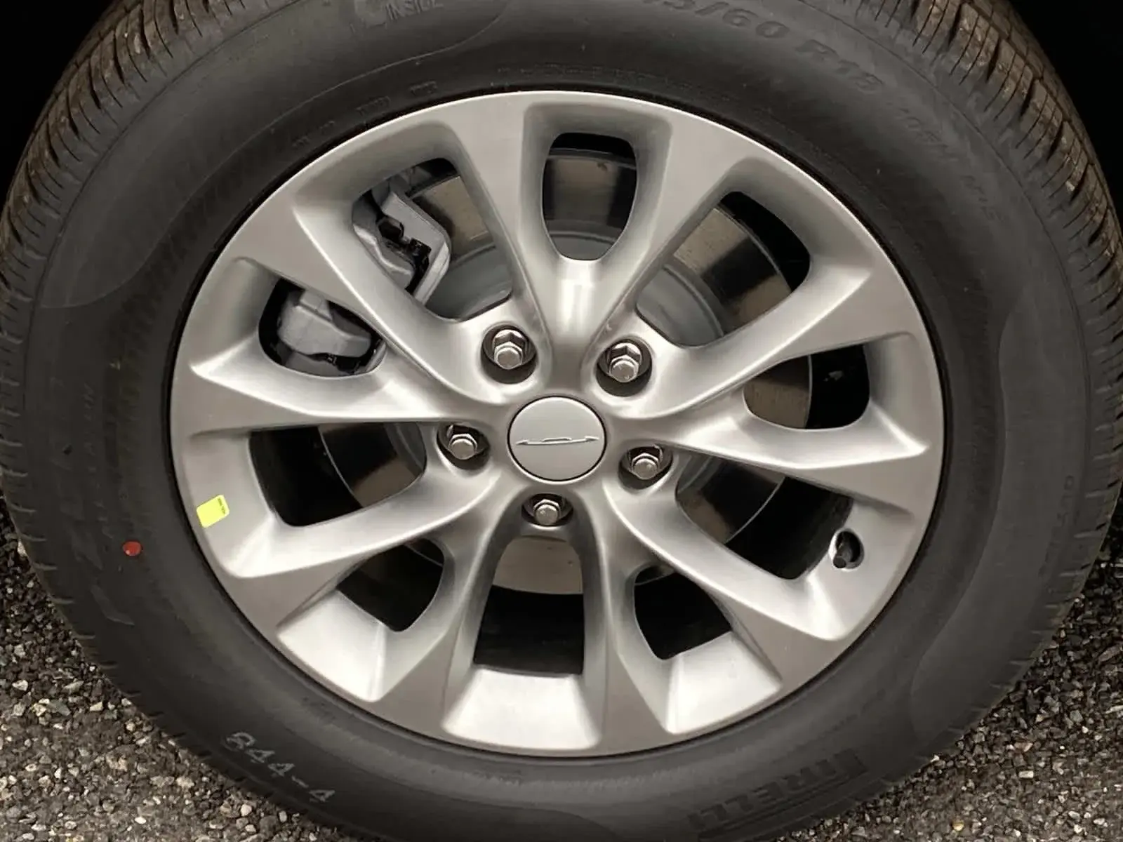 2027 Chrysler Pacifica Select AWD photo 3