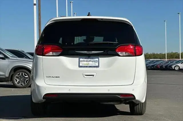 2026 Chrysler Voyager LX photo 5