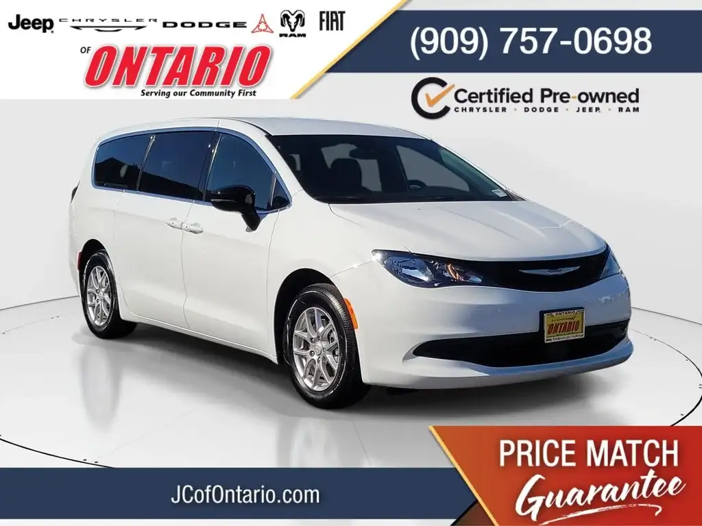 2026 Chrysler Voyager LX's photo