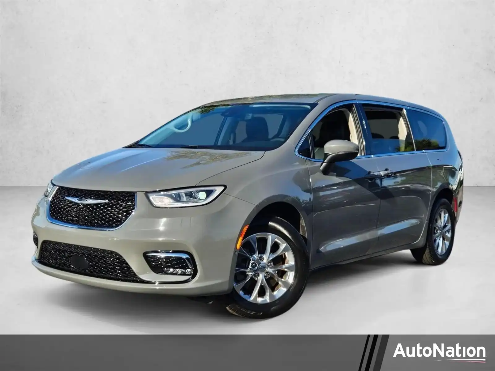 2023 Chrysler Pacifica Touring L AWD's photo