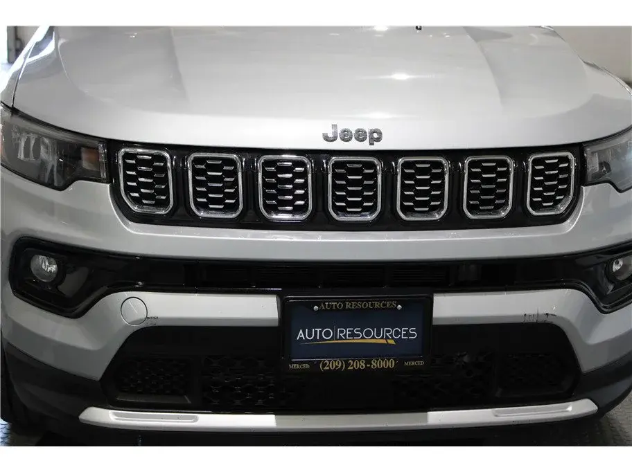 2025 Jeep Compass Limited 4X4 photo 4
