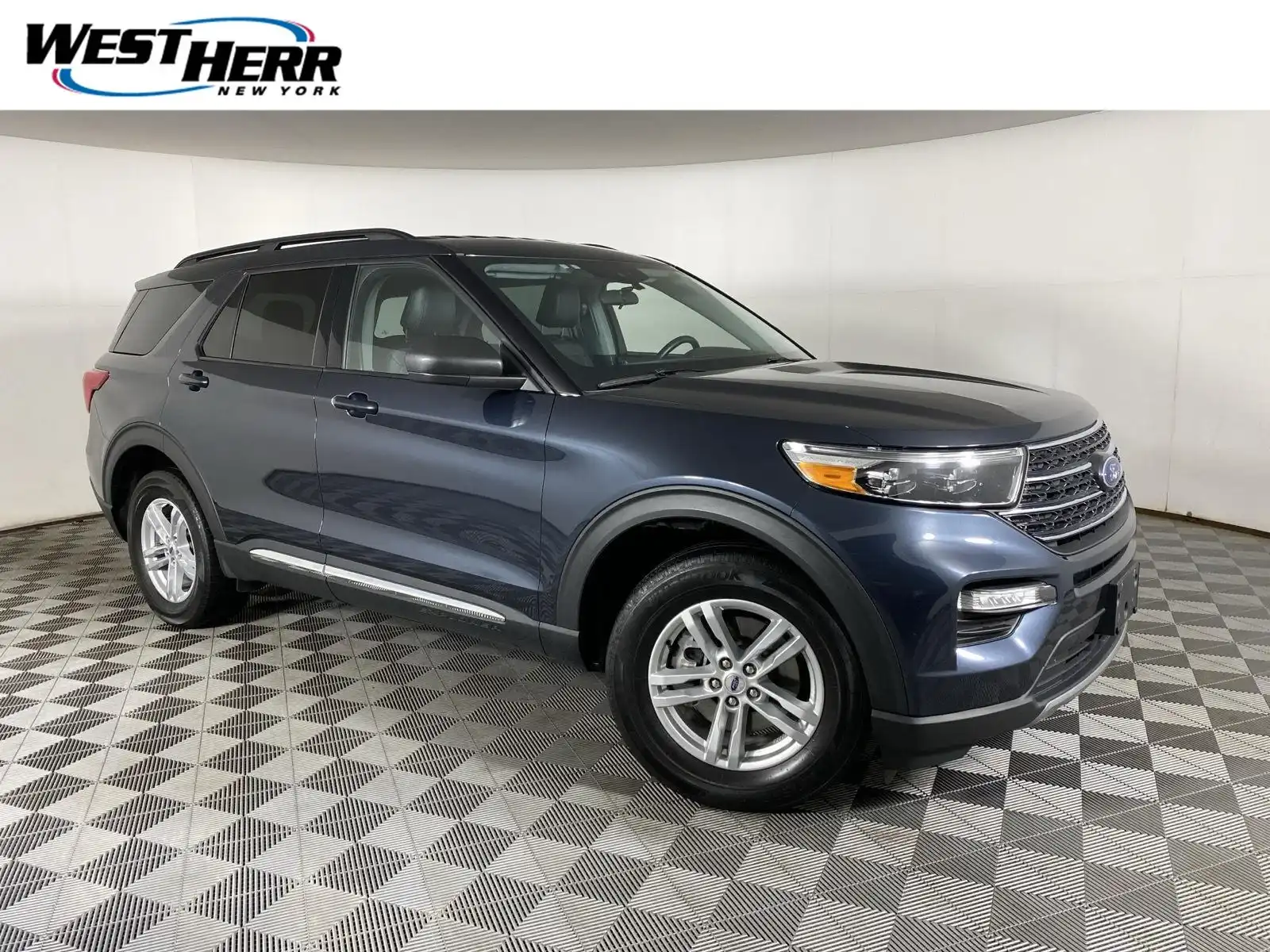 2023 Ford Explorer XLT 4WD's photo