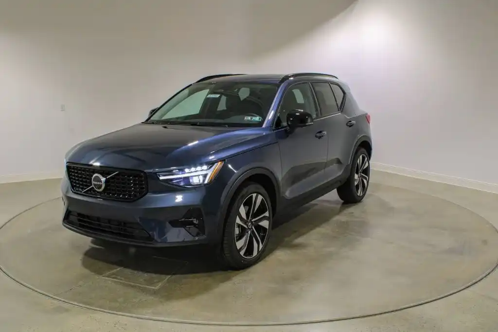 2026 Volvo XC40 B5 Ultra Dark AWD's photo