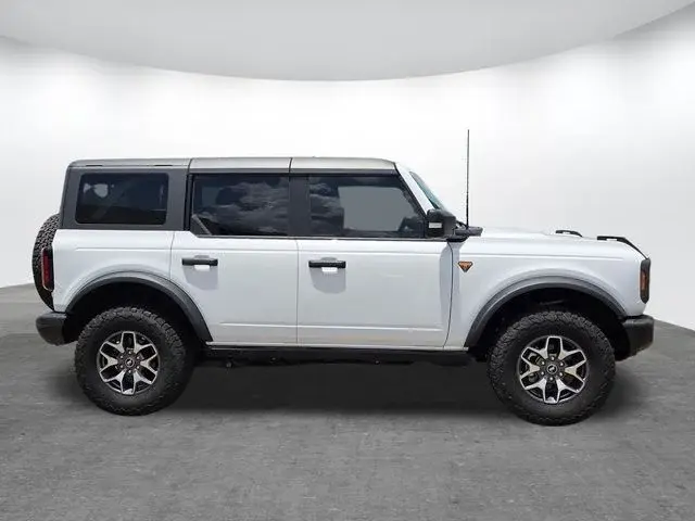 2023 Ford Bronco Badlands 4x4 photo 3