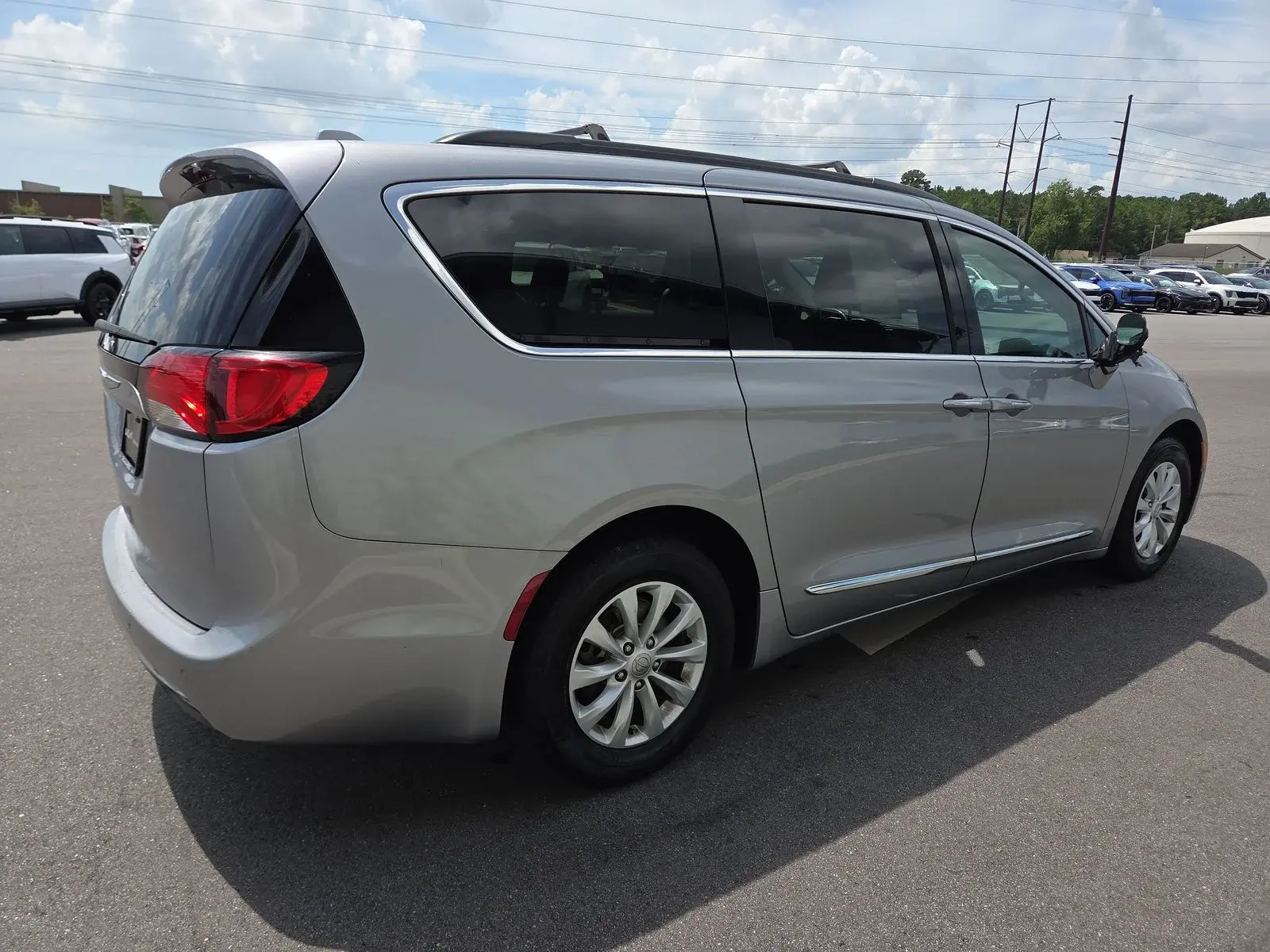 2017 Chrysler Pacifica Touring-L photo 5