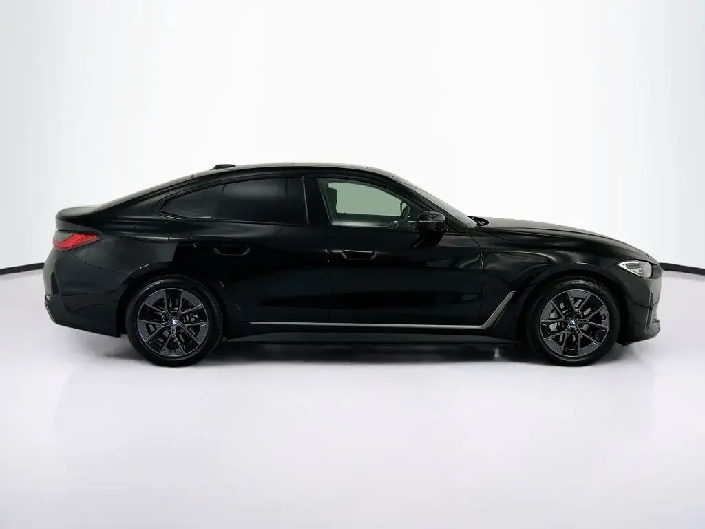 2023 BMW i4 eDrive35 photo 4
