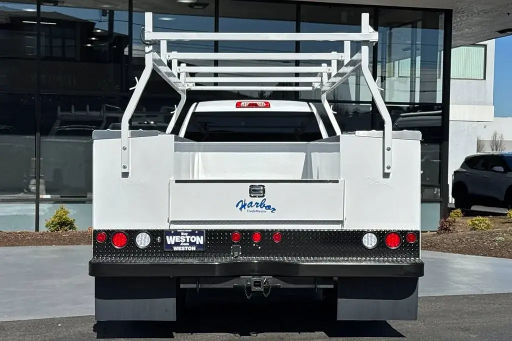 2026 GMC Sierra 4WD Regular Cab Chassis LWB Pro photo 5