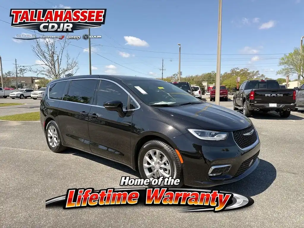 2026 Chrysler Pacifica Limited's photo