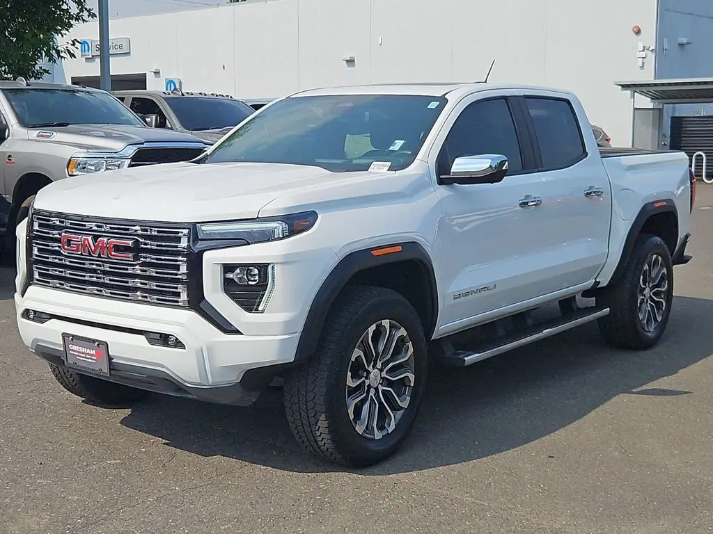 2023 GMC Canyon 4WD Denali Crew Cab Short Box photo 3